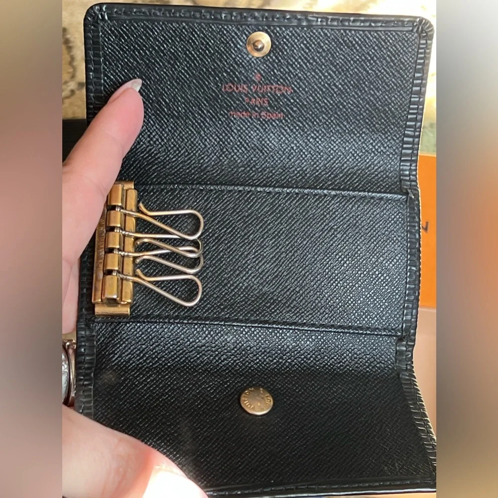 Louis Vuitton Black Epi Key Holder Like New with Box - Picture 3 of 8